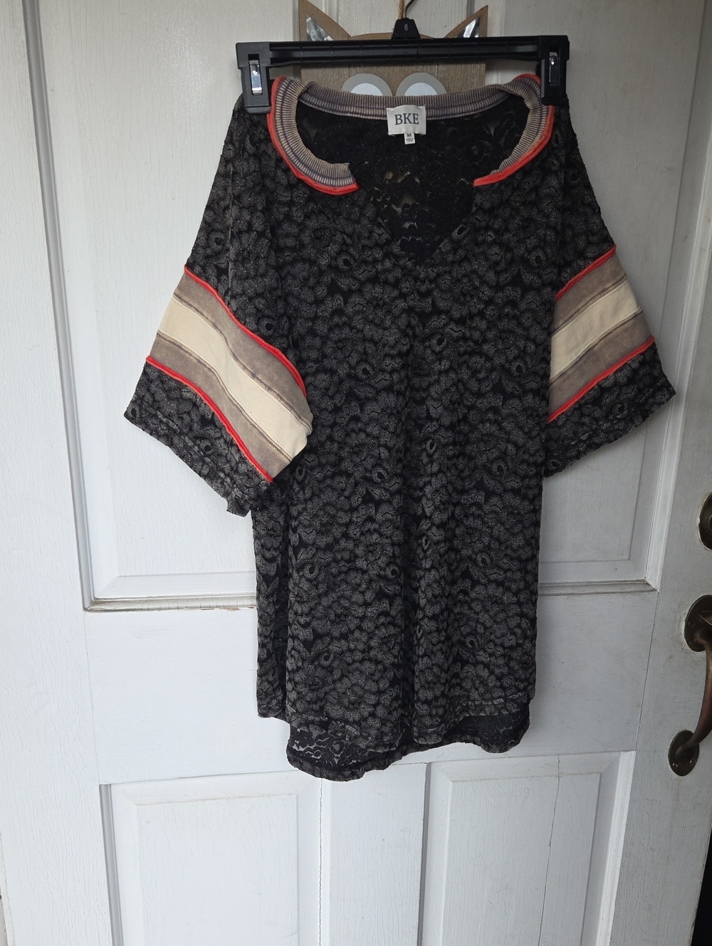 BKE Black Lace Short-Sleeve Top with Cream Panels and Red Piping Size Medium
